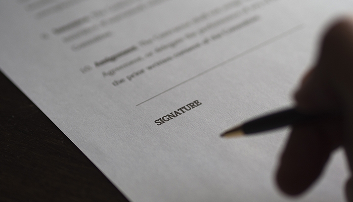 Pas d’obstacle à l’anatocisme : la loi interprétative s’applique aux contrats en cours